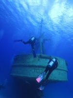 006 Divers on the USS Kittiwake IMG 5500